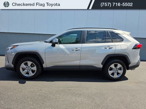 Used 2025 Toyota RAV4 XLE AWD/4WD image 2