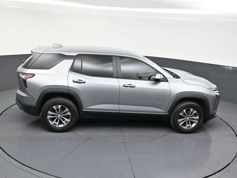 Used 2025 Chevrolet Equinox LT w/ Safety and Technology Package FWD image 18
