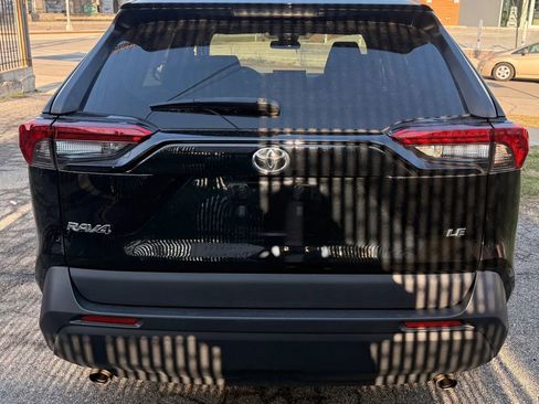 Used 2021 Toyota RAV4 LE image 6