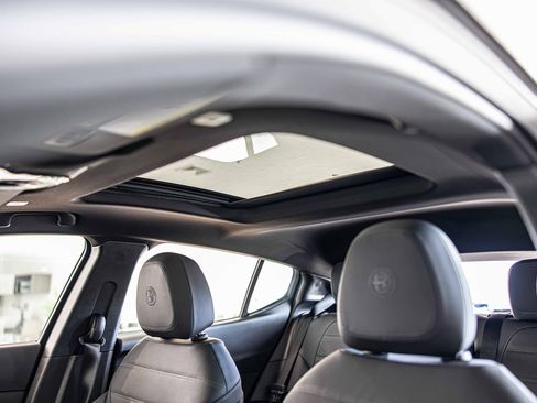 New 2025 Alfa Romeo Tonale w/ Premium Package image 18