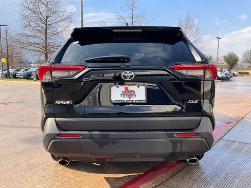 Used 2025 Toyota RAV4 XLE image 7
