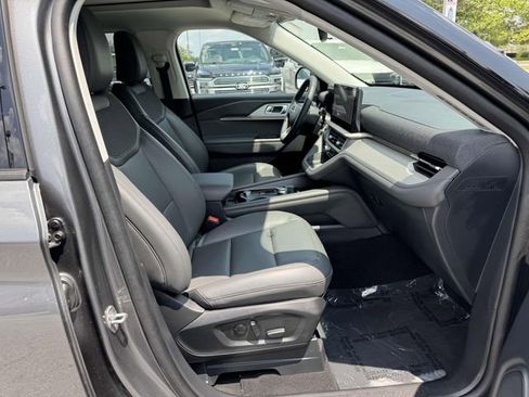 Used 2025 Ford Explorer Active w/ Active Comfort Package image 12