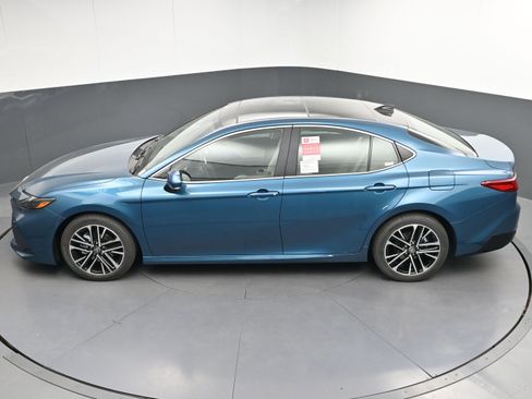 Used 2025 Toyota Camry XLE w/ Premium Plus Package image 34