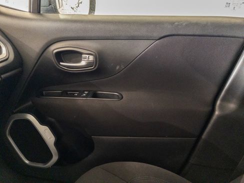 Used 2021 Jeep Renegade Sport image 31