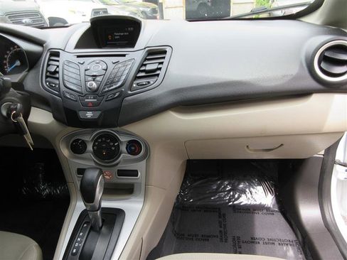 Used 2019 Ford Fiesta SE image 27