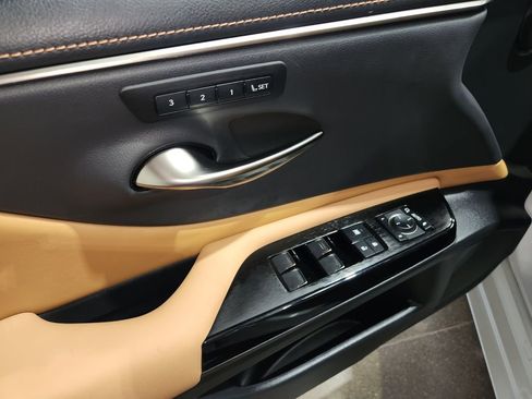 Used 2023 Lexus ES 300h image 61