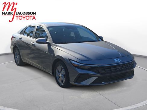 Used 2024 Hyundai Elantra SE image 5