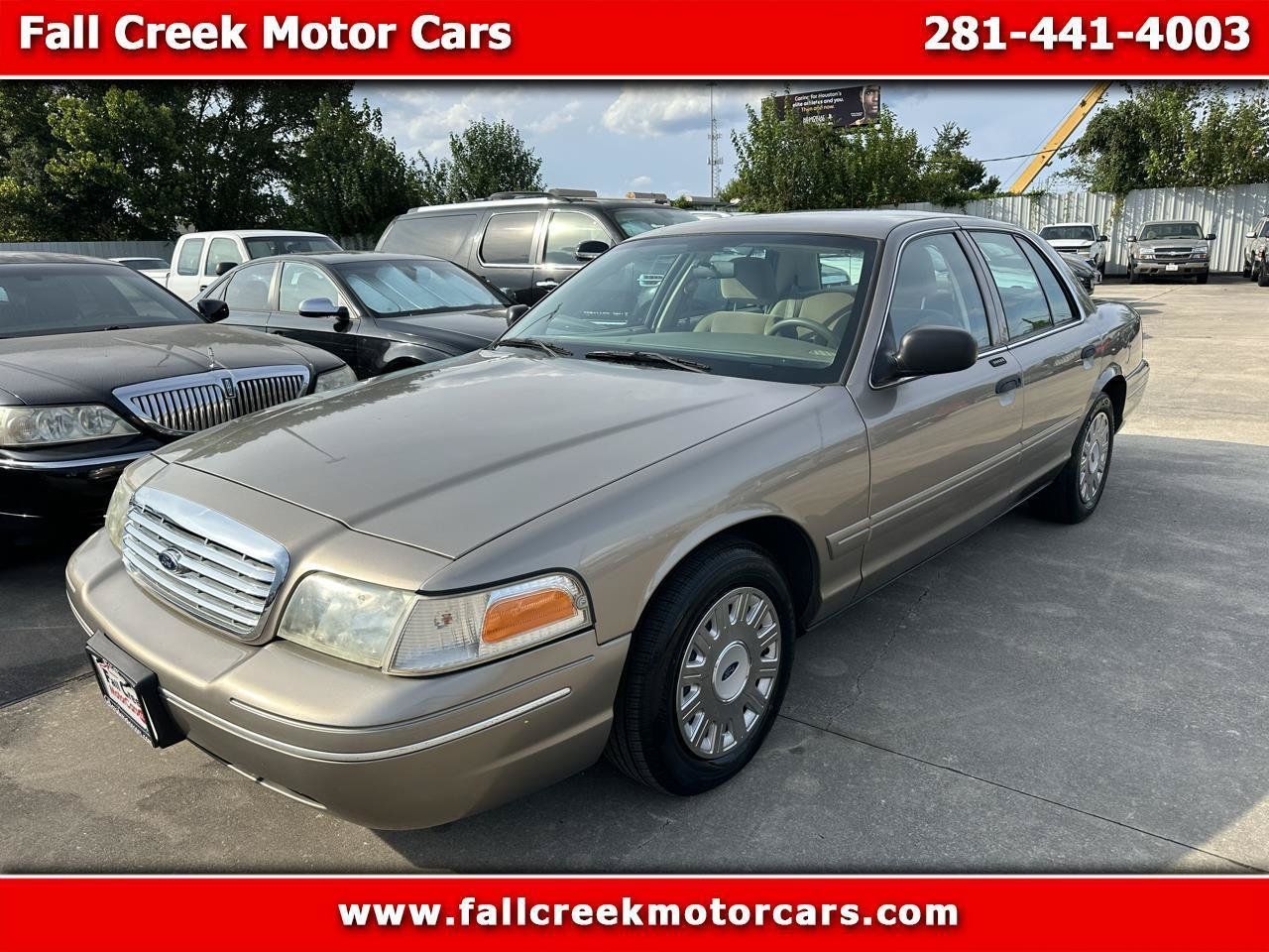 Used 2005 Ford Crown Victoria RWD image 1