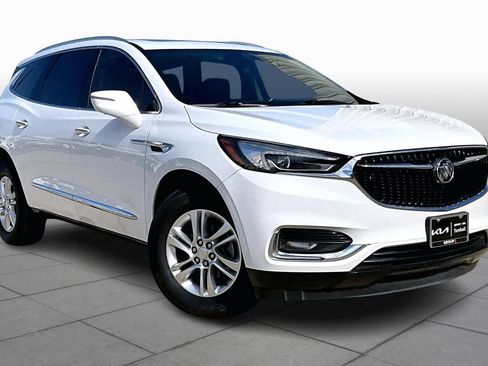 Used 2018 Buick Enclave Essence image 2