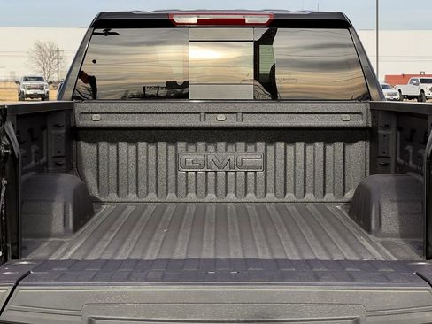 New 2026 GMC Sierra 1500 SLT image 31