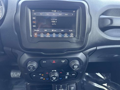 Used 2019 Jeep Renegade Latitude w/ Popular Equipment Group FWD image 8