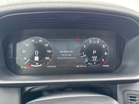 New 2024 Land Rover Discovery Dynamic SE image 12