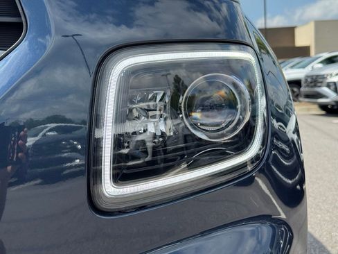 Used 2025 Hyundai Venue Limited image 9