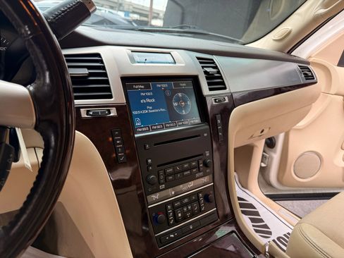 Used 2008 Cadillac Escalade AWD image 9