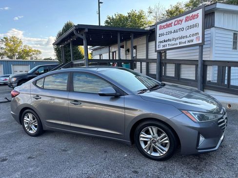 Used 2019 Hyundai Elantra SEL image 1