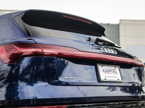 Used 2022 Audi e-tron Premium Plus AWD/4WD image 29