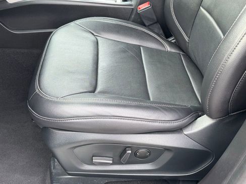 Used 2023 Ford Explorer Limited image 24