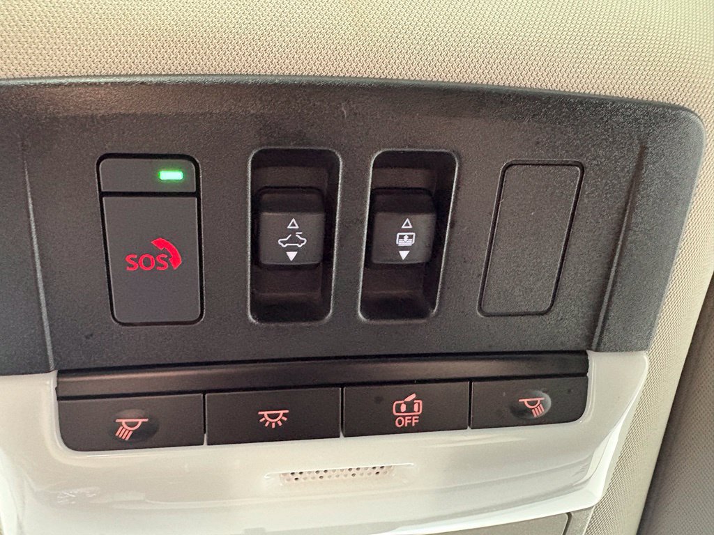 Used 2025 Nissan Pathfinder SV w/ SV Premium Package AWD/4WD image 37
