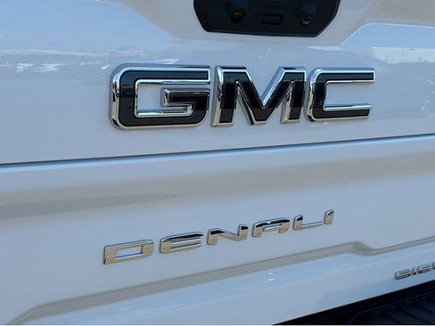 New 2025 GMC Sierra 2500 Denali Ultimate image 4