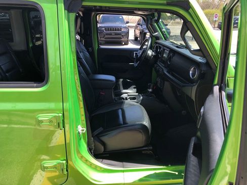 Used 2019 Jeep Wrangler Unlimited Sahara AWD/4WD image 24