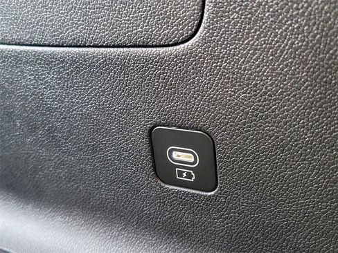 Used 2025 Kia Sorento LX image 17