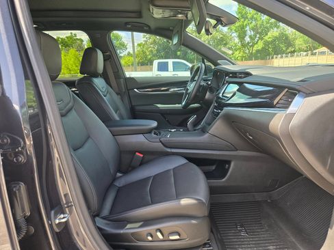 Used 2022 Cadillac XT6 Premium Luxury w/ Technology Package FWD image 27