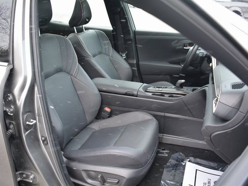 Used 2023 Toyota Crown Limited w/ Advanced Technology Package image 23