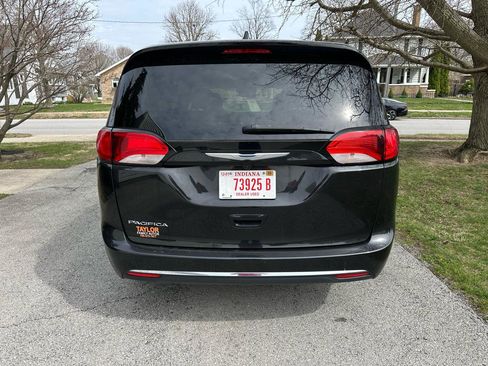 Used 2017 Chrysler Pacifica Touring Plus w/ Security Group image 6