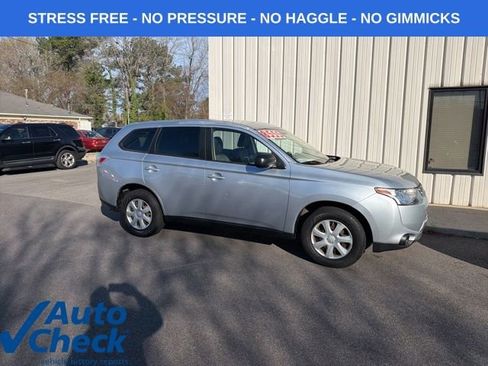 Used 2014 Mitsubishi Outlander ES image 2