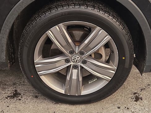 Used 2021 Volkswagen Tiguan SEL image 8