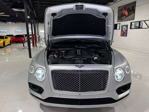 Used 2018 Bentley Bentayga image 45
