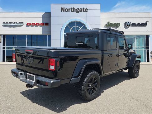 Used 2022 Jeep Gladiator Sport AWD/4WD image 4