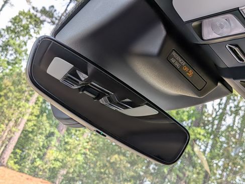 Certified 2024 Porsche Macan AWD/4WD image 18