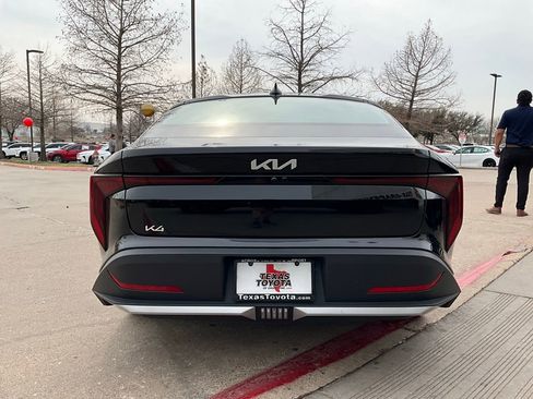 Used 2025 Kia K4 LXS image 7