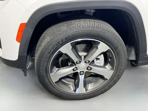 Used 2022 Jeep Grand Cherokee Limited 4xe image 13