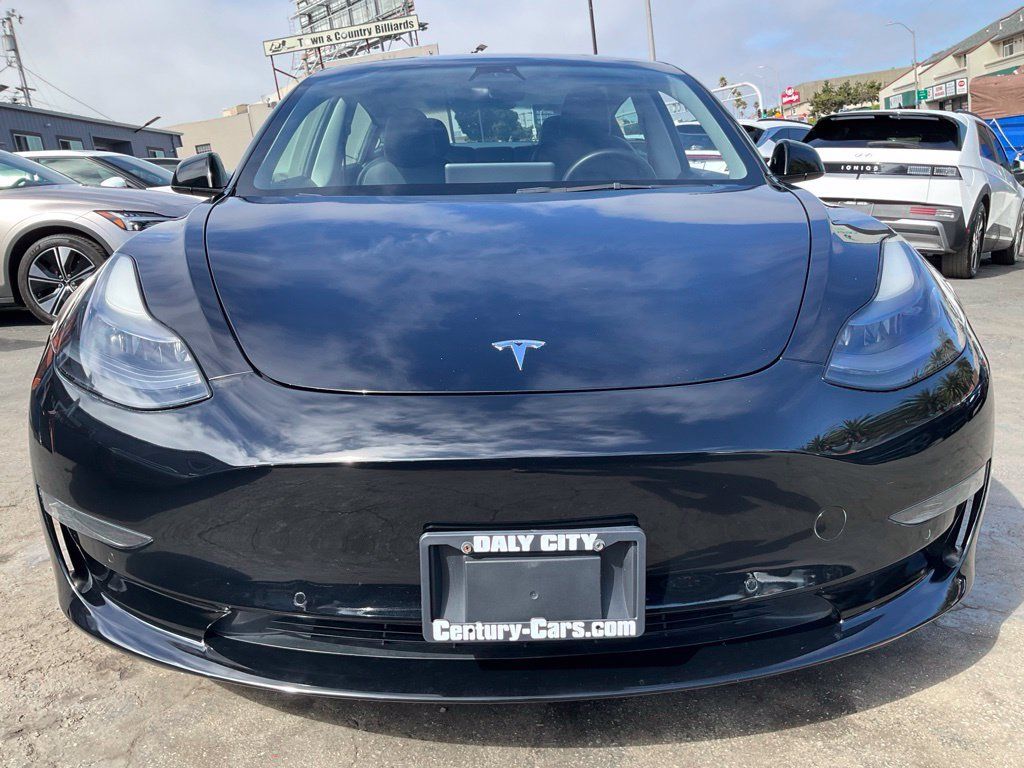 Used 2022 Tesla Model 3 Standard Range RWD image 2
