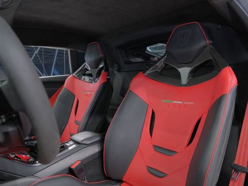 Used 2020 Lamborghini Huracan EVO image 17