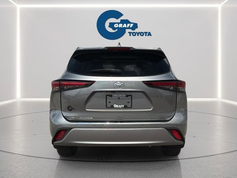 Used 2026 Toyota Highlander Platinum image 6
