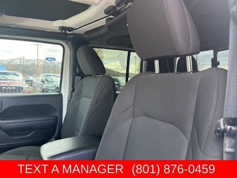 Used 2023 Jeep Gladiator Sport AWD/4WD image 14