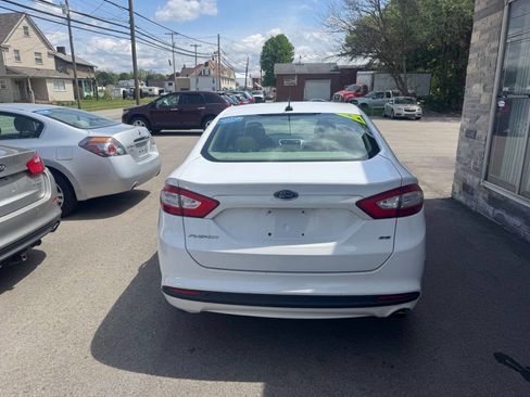 Used 2013 Ford Fusion SE FWD image 4