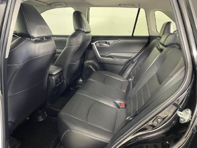 Used 2022 Toyota RAV4 XLE Premium AWD/4WD image 18