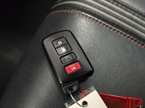 Used 2019 Toyota Highlander SE AWD/4WD image 32