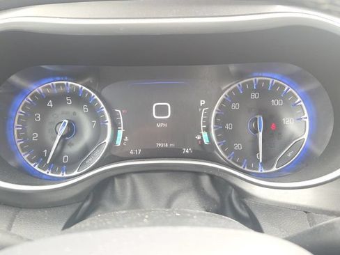 Used 2023 Chrysler Pacifica Touring-L FWD image 47