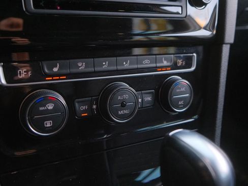 Used 2017 Volkswagen Golf SEL image 23