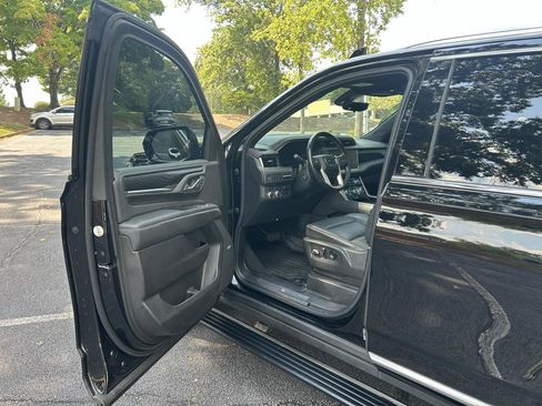 Used 2022 GMC Yukon Denali w/ Denali Premium Package AWD/4WD image 11
