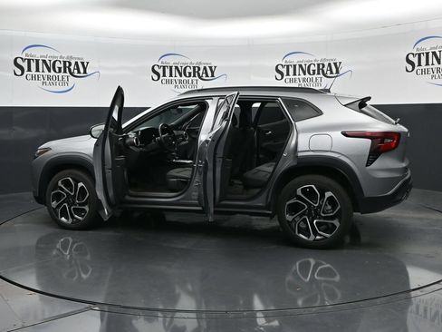 Used 2024 Chevrolet Trax RS w/ Sunroof Package FWD image 37