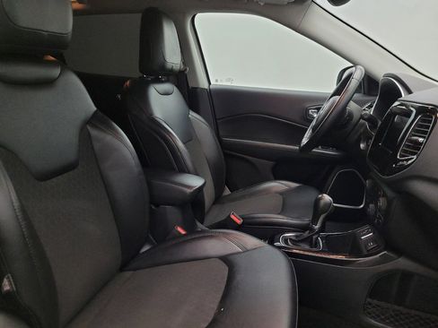 Used 2019 Jeep Compass Latitude FWD image 21