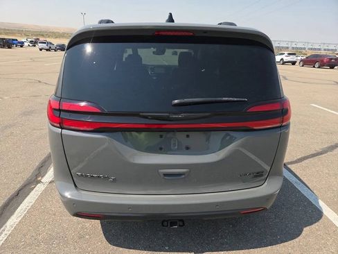 Used 2023 Chrysler Pacifica Limited w/ Uconnect Theater Family Group AWD/4WD image 2
