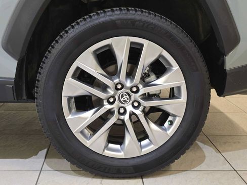 Used 2022 Toyota RAV4 XLE Premium AWD/4WD image 8