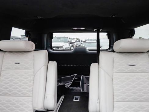 Used 2025 Cadillac Escalade V AWD/4WD image 28